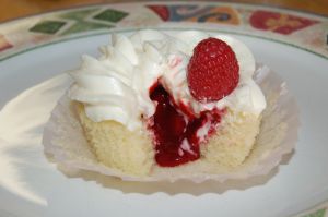 White Chocolate Cupcake with Raspberry and Cream Cheese Frosting